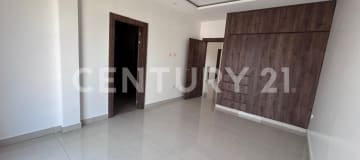 Casa de estreno en Samborondón, 4 dormitorios y patio amplio