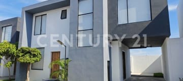 Casa en Piamonte, Manta: 3 dormitorios y urbanización cerrada
