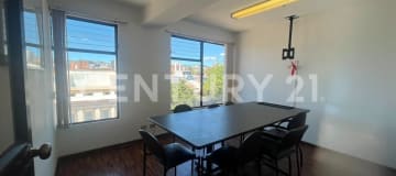 Oficina amoblada de 80 m² en zona comercial con recepción