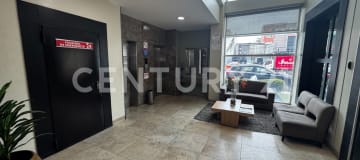 Oficina 246m² en Kennedy Norte, alquiler con 3 parqueos
