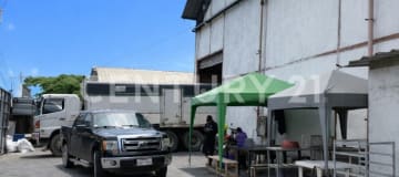 Bodega en alquiler en Vía Daule con alturas de 9.80m y andenes