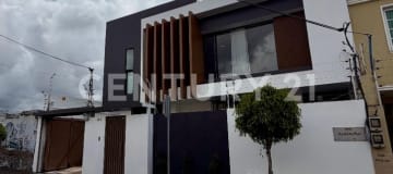 Casa 300m² con jacuzzi en Loma de Quito - 3 plantas