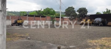 Terreno con cerramiento en zona de alto crecimiento urbano