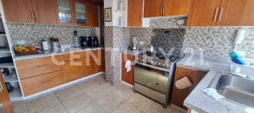 Casa esquinera en Prados del Río, Sangolquí - 5 dormitorios