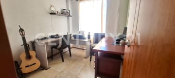 Casa esquinera en Prados del Río, Sangolquí - 5 dormitorios