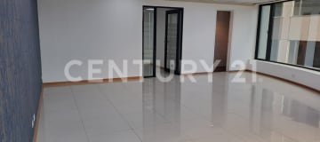 Oficina corporativa 135 m² en República del Salvador, Quito