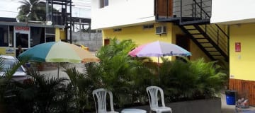 HOSTAL AMOBLADA EN VENTA , MANTA