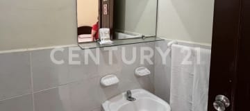 Hotel + centro comercial en venta en Puerto López