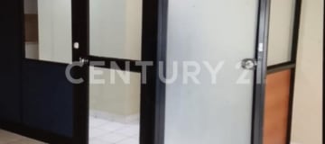 Oficina en alquiler en zona comercial - Oportunidad