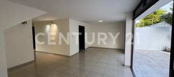 Casa de 4 hab con baño privado, AC y áreas sociales en urb. privada