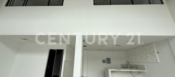 Local 96m² en Riocentro Los Ceibos: Alquiler $1.980 USD