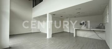 Local 96m² en Riocentro Los Ceibos: Alquiler $1.980 USD