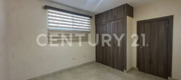 Casa multifamiliar en Sur de Guayaquil con 9 A/C y seguridad