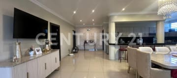 Casa multifamiliar en Sur de Guayaquil con 9 A/C y seguridad