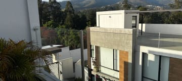 TUMBACO HERMOSAS CASAS POR ESTRENAR NO ADOSADAS