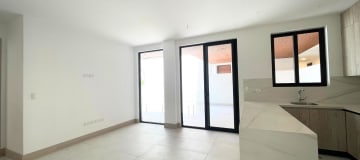 JB Hermosa Suite con Balcón en Cumbayá