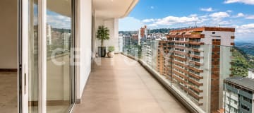 Residencia OH en González Suárez, 3 dorm, terraza y vista a Cumbayá