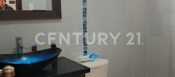 Hogar familiar de 3 pisos con terraza y garaje en 200m²