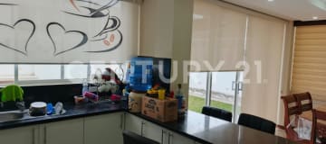 Hogar familiar de 3 pisos con terraza y garaje en 200m²