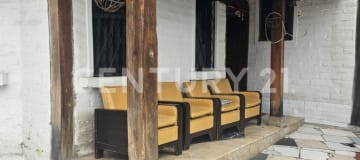 Casa con 9 habitaciones para estudiantes y garaje para 2 autos