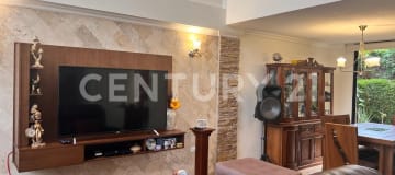 Vendo casa 3 pisos, 3 hab. en Tumbaco con piscina y parqueadero