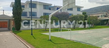 Casa en conjunto privado con piscina - $135,000