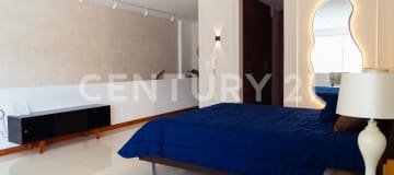 Loft dúplex aterrazado en Cumbayá con vista y 2 parqueaderos