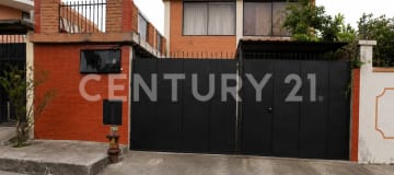 Propiedad rentera en Atahualpa con 4 departamentos y áreas comunes