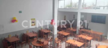 Casa comercial 3 pisos: restaurante + vivienda, lista para ocupar