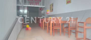 Casa comercial 3 pisos: restaurante + vivienda, lista para ocupar