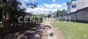 Terreno en Cumbayá de 3,850 m² para proyecto residencial de 11 viviendas