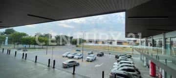 Local 40m² en Porto Celeste, planta alta, baño y acabados
