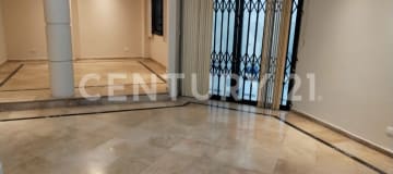 Casa rentera en La Garzota, 467 m², uso mixto residencial-comercial