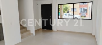Casa en Costa Brisa con piscina, gimnasio y áreas verdes