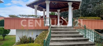 Casa amplia en exclusiva urbanización de Cumbayá con 4 dormitorios