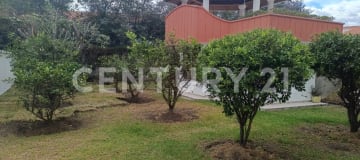 Casa amplia en exclusiva urbanización de Cumbayá con 4 dormitorios
