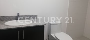 Suite nueva con balcón en zona premium, amenities completos