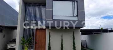 Casa nueva en Santa Rosa con piscina, cancha de pádel y 3 dormitorios