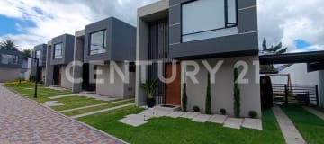 Casa nueva en Santa Rosa con piscina, cancha de pádel y 3 dormitorios