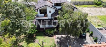 Casa esquinera en Mirasierra: 550m² cerca de Mega Maxi San Gabriel