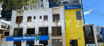 Edificio 4 plantas en renta: Av. 6 de Diciembre y Whymper