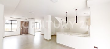 Casa de estreno en San Antonio con 3 dormitorios y balcón