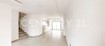 Casa de estreno en San Antonio con 3 dormitorios y balcón
