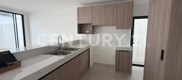 Casa nueva de 131m² frente a área social