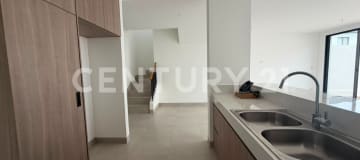 Casa nueva de 131m² frente a área social