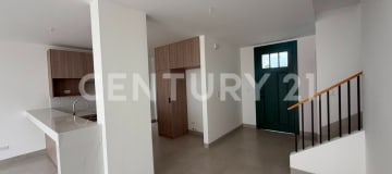 Casa nueva de 131m² frente a área social