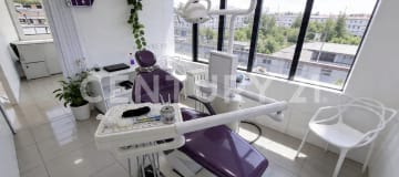 Oficina 135m² en Av. Shyris con vista a La Carolina y 3 parqueaderos