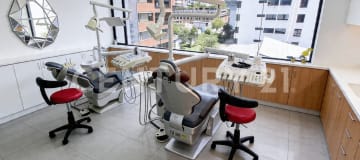 Oficina 135m² en Av. Shyris con vista a La Carolina y 3 parqueaderos
