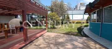 Casa circular con piscina y terreno para proyectos en Calderón