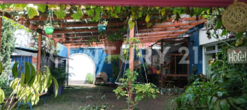 Hotel en venta con 36 hab, 40 baños y capacidad para 80 huéspedes